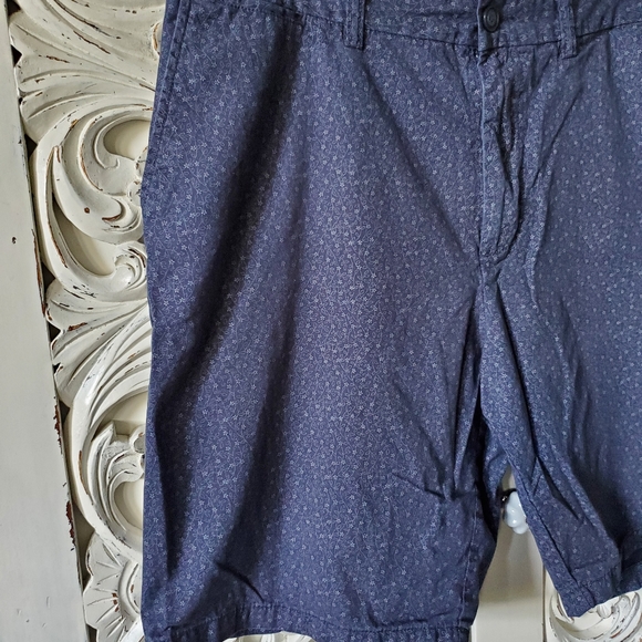 Blue floral slim fit flat front shorts - Picture 10 of 12